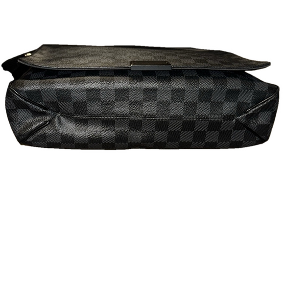 LOUIS VUITTON Damier Graphite MM Messenger Bag - Picture 6 of 13